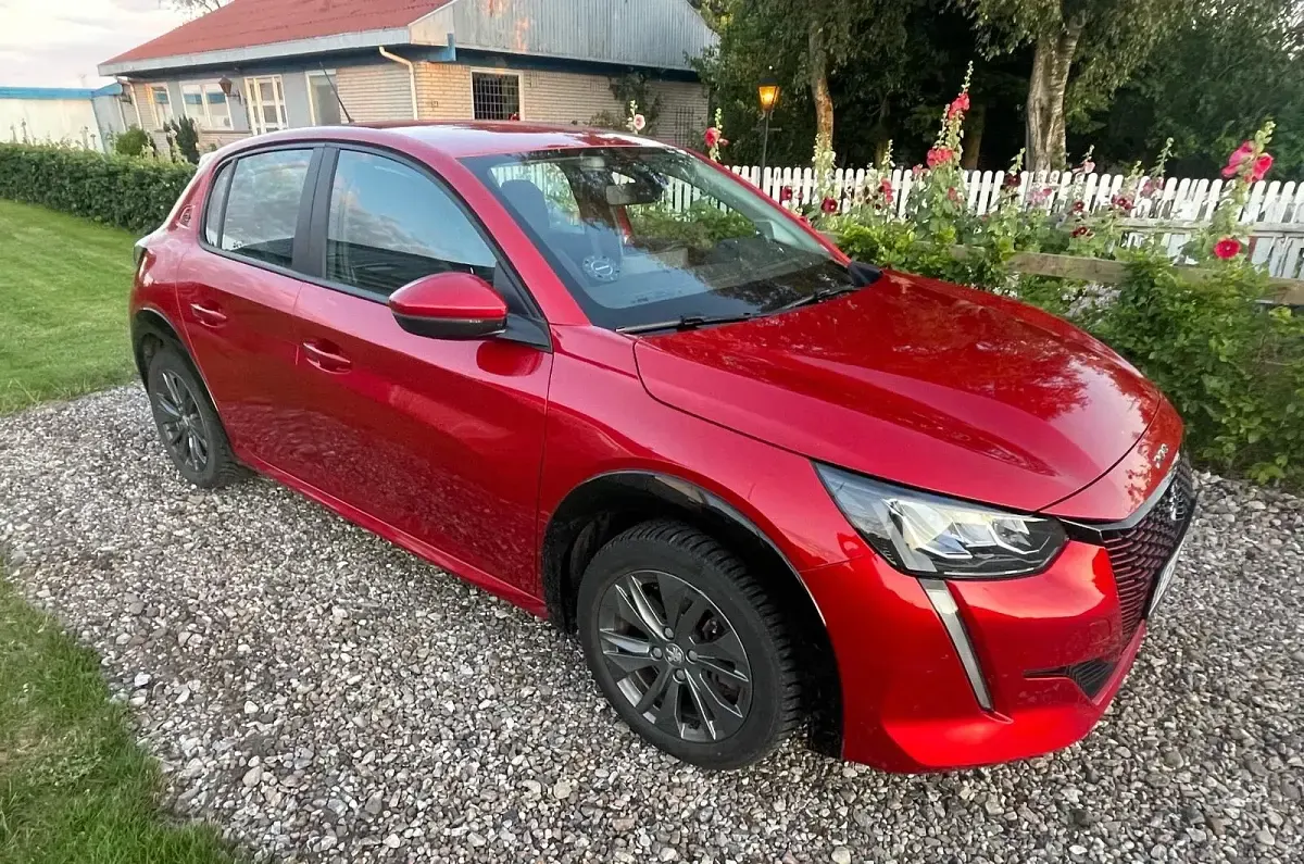 Gebraucht Peugeot e-208 Active 100 kW (136 PS) 2021 Rot Kleinwagen