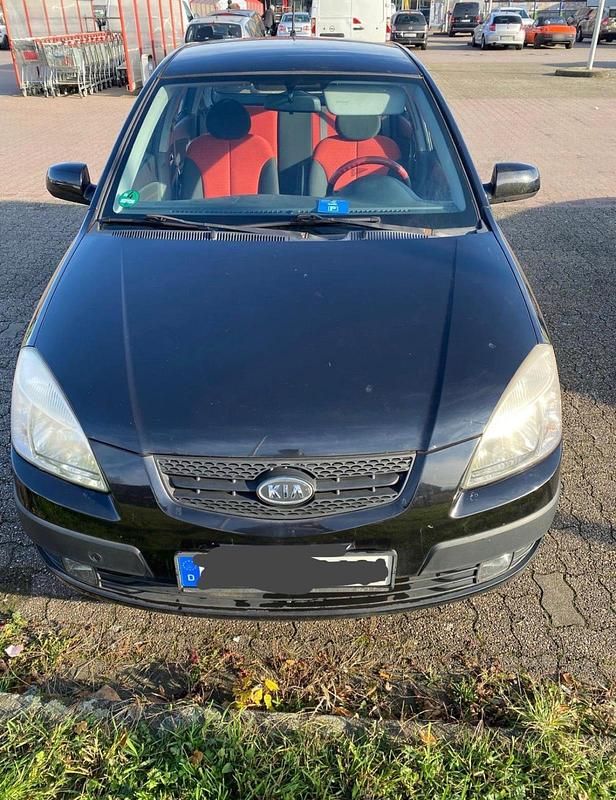 Second-hand Kia Rio 112 CP (82 kW) 2005 Negru Hatchback
