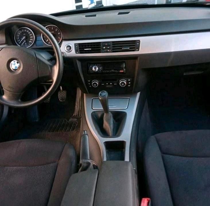 Gebraucht BMW 325 218 PS (160 kW) 2008 Blau Limousine