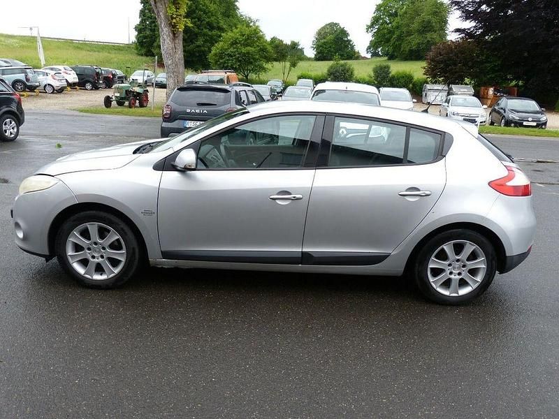 Grau Gebraucht 2008 Renault Mégane III Dynamique Limousine | 1.280 € (Guter Preis) - Bild 1/4