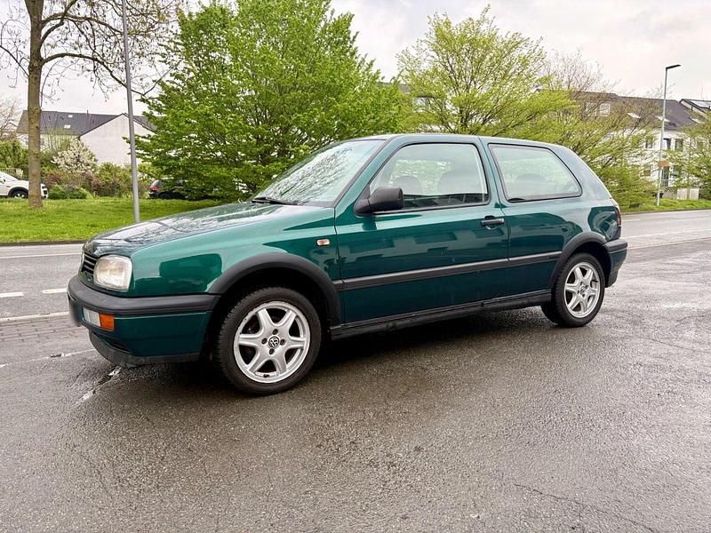 Second-hand VW Golf 75 CP (55 kW) 1996 Verde Coupe