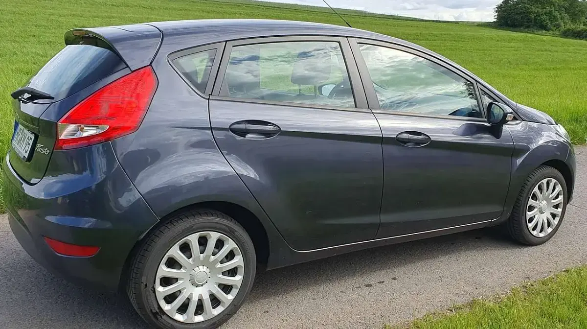 Gebraucht Ford Fiesta 82 PS (60 kW) 2009 Grau Limousine