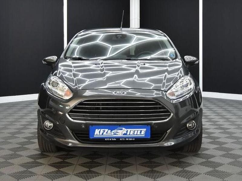 Gebraucht Ford Fiesta Titanium 125 PS (91 kW) 2016 Grau Kleinwagen