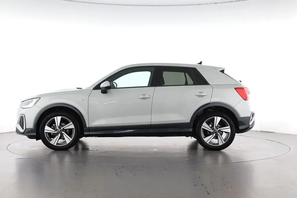Gebraucht Audi Q2 S-Line 150 PS (110 kW) 2024 Silber SUV