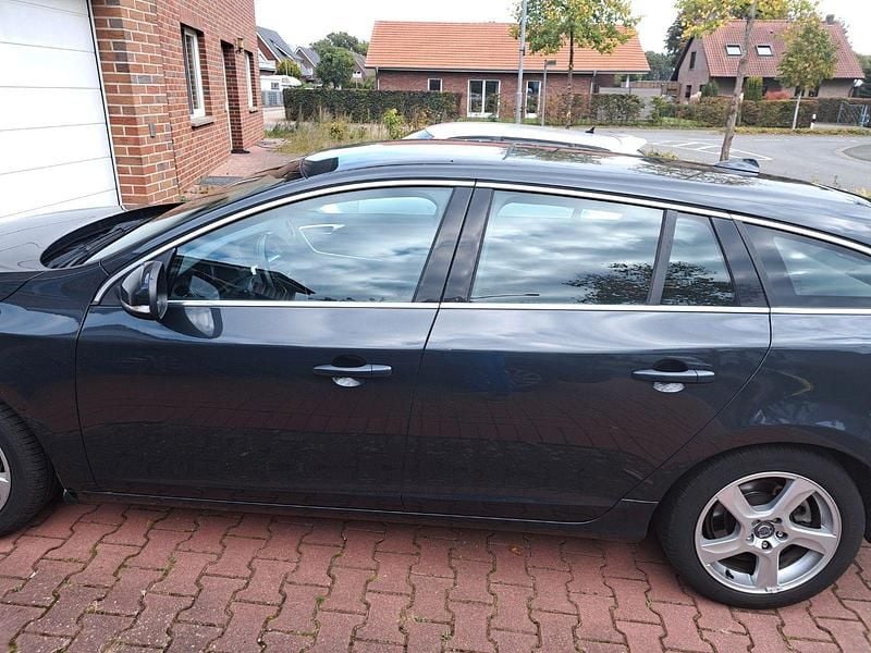 Grau Gebraucht 2014 Volvo V60 Business Edition Kombi | 7.800 € (Fairer Preis) - Bild 1/4