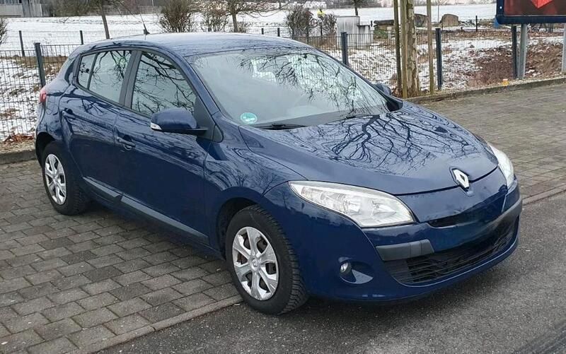 Blau Gebraucht 2009 Renault Mégane III Limousine | 2.799 € (Fairer Preis) - Bild 1/4