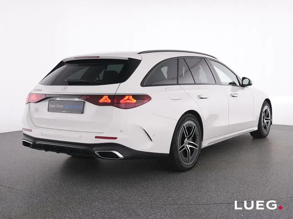 Gebraucht Mercedes E300 AMG 313 PS (230 kW) 2025 Weiß Limousine