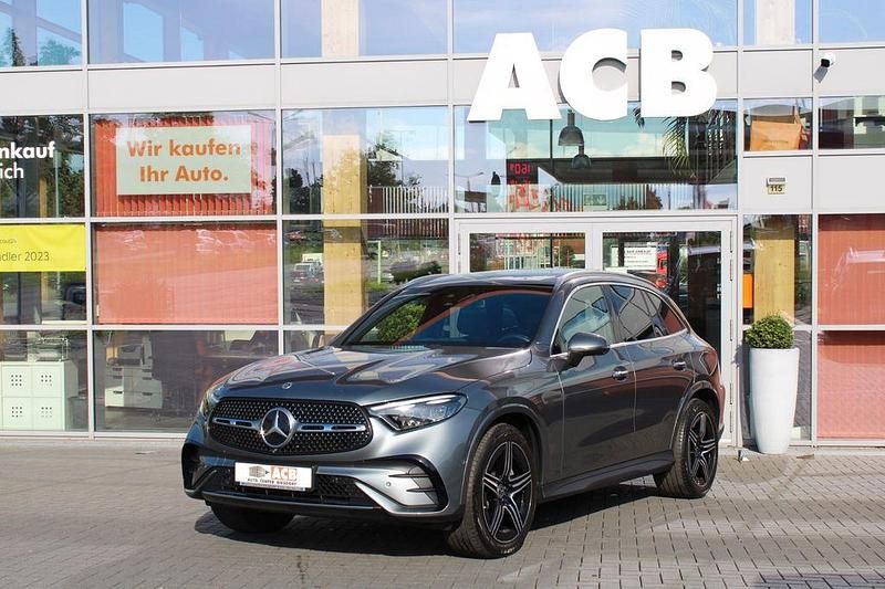 Grau Gebraucht 2023 Mercedes GLC220 AMG line SUV | 54.900 € (Fairer Preis) - Bild 1/4