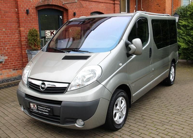 Beige Gebraucht 2010 Opel Vivaro Cosmo Van / Kleinbus | 7.900 € (Fairer Preis) - Bild 1/4