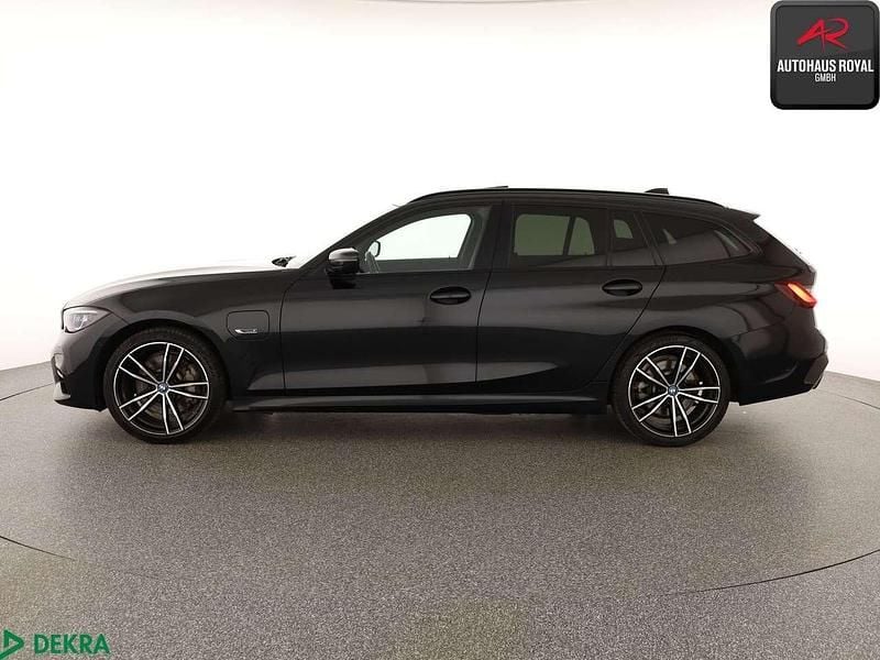 Gebraucht BMW 330e M Sport 252 PS (185 kW) 2021 Saphirschwarz Kombi