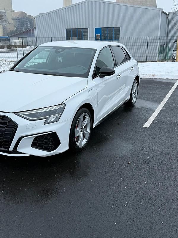 Gebraucht Audi A3 Sportback e-tron S-Line 245 PS (180 kW) 2021 Weiß Kleinwagen