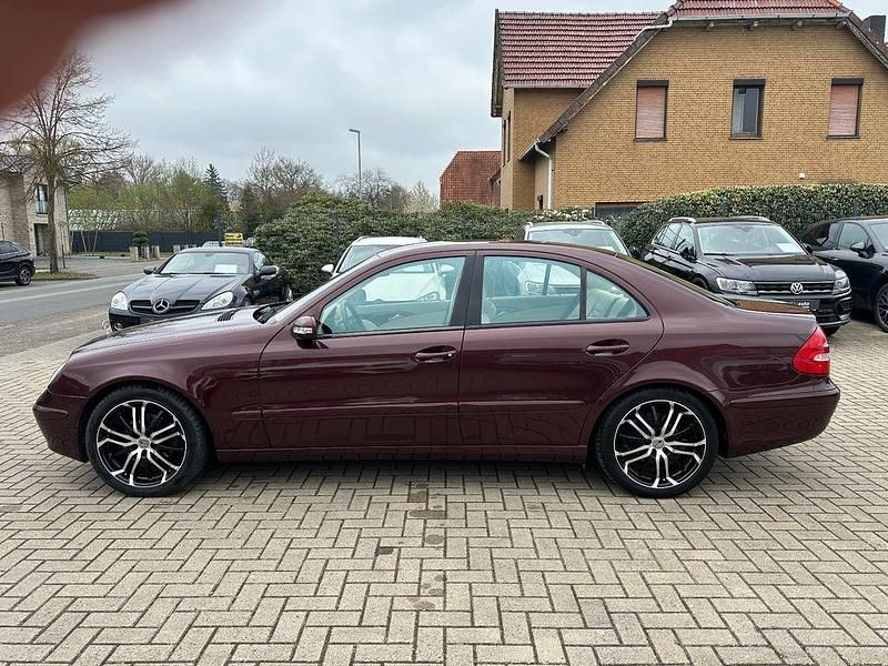 Gebraucht Mercedes E280 190 PS (139 kW) 2005 Rot Limousine