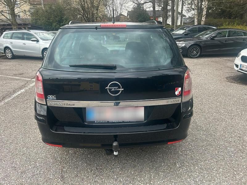 Gebraucht Opel Astra 110 PS (80 kW) 2008 Schwarz Kombi
