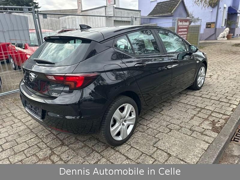 Gebraucht Opel Astra Edition 95 PS (69 kW) 2017 Schwarz Limousine