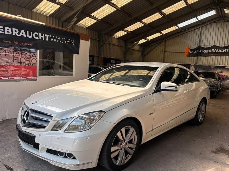 Gebraucht Mercedes E220 170 PS (125 kW) 2010 Weiß Coupé