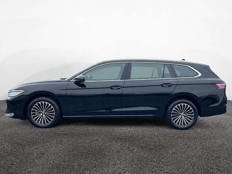 Gebraucht VW Passat Elegance 150 PS (110 kW) 2025 Grenadillschwarz Kombi