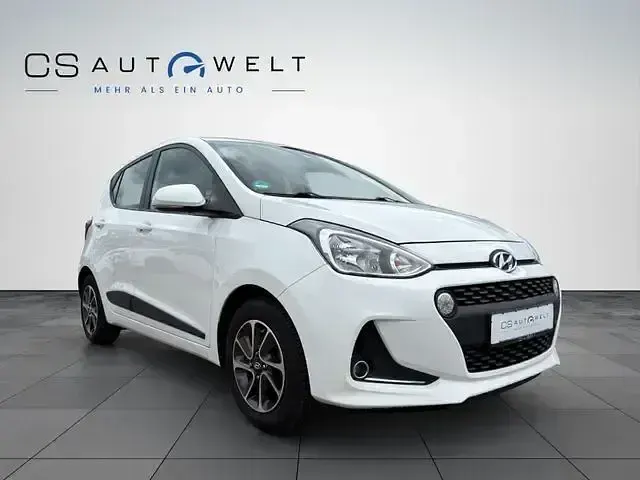 Gebraucht Hyundai i10 Style 87 PS (63 kW) 2019 Weiß Kleinwagen