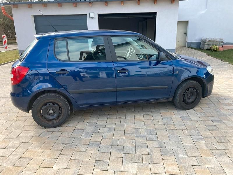 Gebraucht Skoda Fabia 60 PS (44 kW) 2009 Blau Kleinwagen