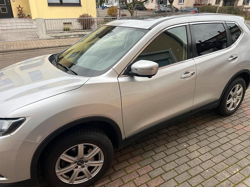 Silber Gebraucht 2017 Nissan X-Trail SUV | 15.200 € - Bild 1/4