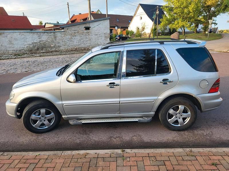Silber Gebraucht 2005 Mercedes ML270 SUV | 4.000 € (Teuer) - Bild 1/4