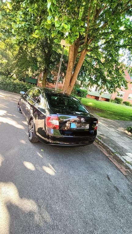 Gebraucht Skoda Rapid Ambition 105 PS (77 kW) 2015 Schwarz Kleinwagen