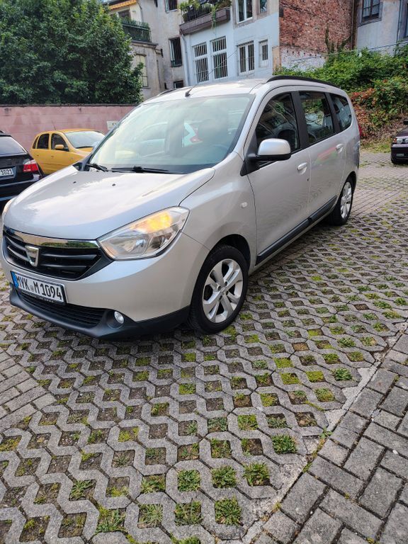 Silber Gebraucht 2013 Dacia Lodgy Celebration Van / Kleinbus | 6.999 € (Etwas zu teuer) - Bild 1/4