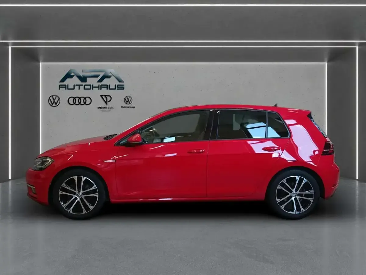 Gebraucht VW Golf VII Highline 131 PS (96 kW) 2019 Rot Limousine