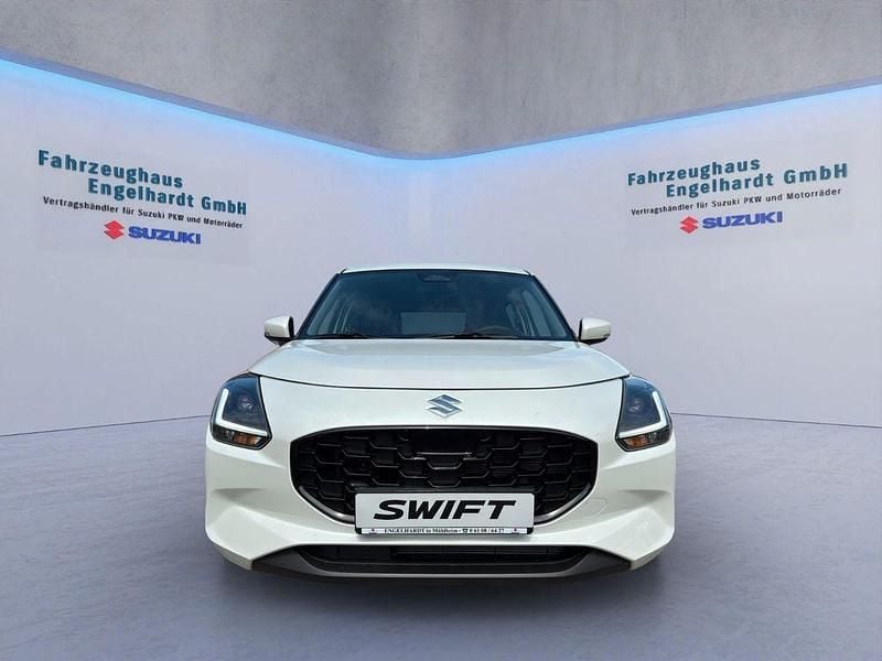 Weiß Neu 2025 Suzuki Swift Comfort+ Limousine | 21.900 € - Bild 1/4