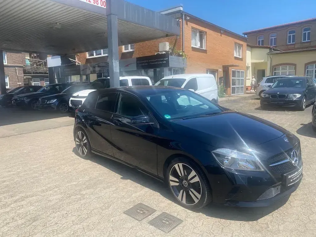 Gebraucht Mercedes A200 Urban 156 PS (114 kW) 2017 Schwarz Kleinwagen