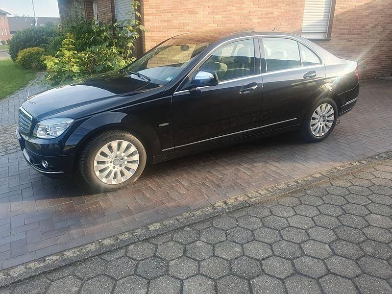 Schwarz Gebraucht 2008 Mercedes 200 Limousine | 9.500 € - Bild 1/4