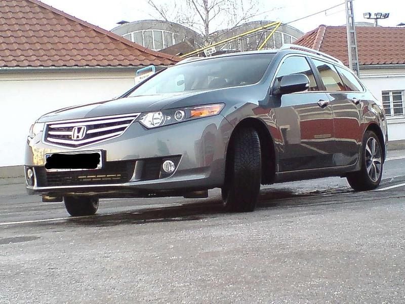 Gebraucht Honda Accord Elegance 156 PS (114 kW) 2010 Silber Kombi