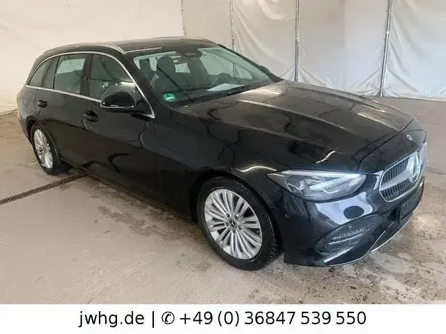 Gebraucht Mercedes C200 Avantgarde 163 PS (119 kW) 2023 Schwarz/baltic black Kombi
