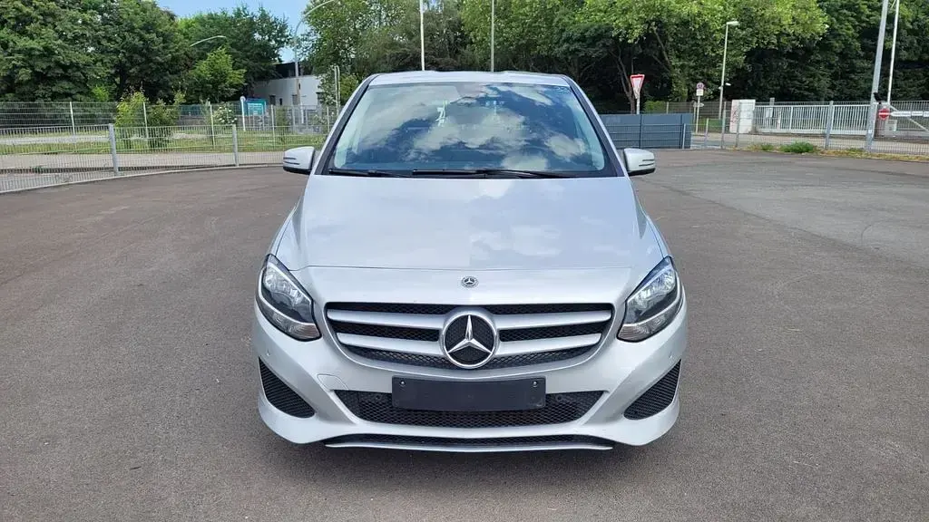 Gebraucht Mercedes B200 136 PS (100 kW) 2018 Silber Van / Kleinbus