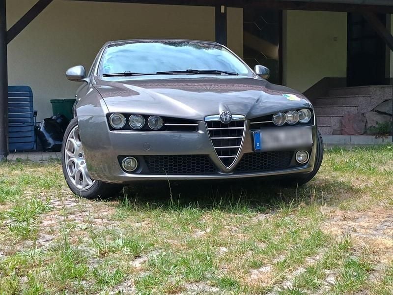 Grau Gebraucht 2009 Alfa Romeo 159 Limousine | 3.985 € (Fairer Preis) - Bild 1/4
