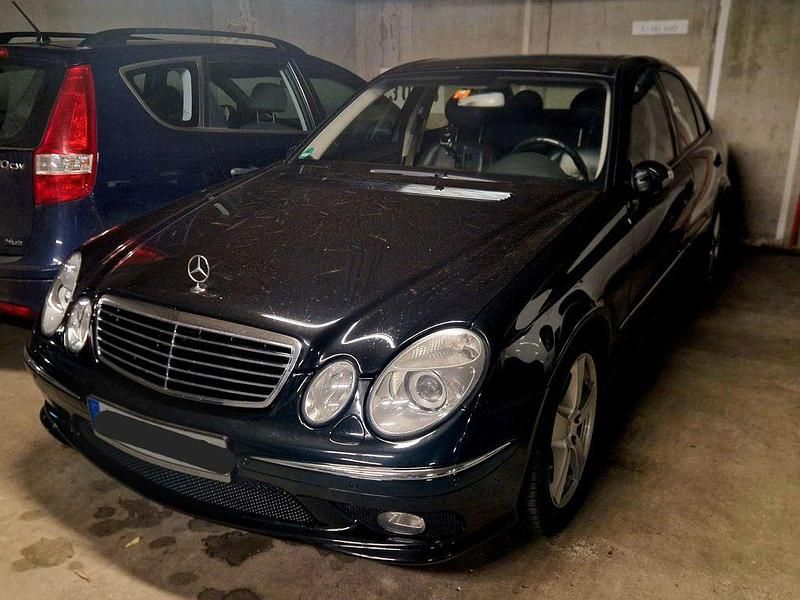 Schwarz Gebraucht 2003 Mercedes E500 Avantgarde Limousine | 8.300 € (Fairer Preis) - Bild 1/4