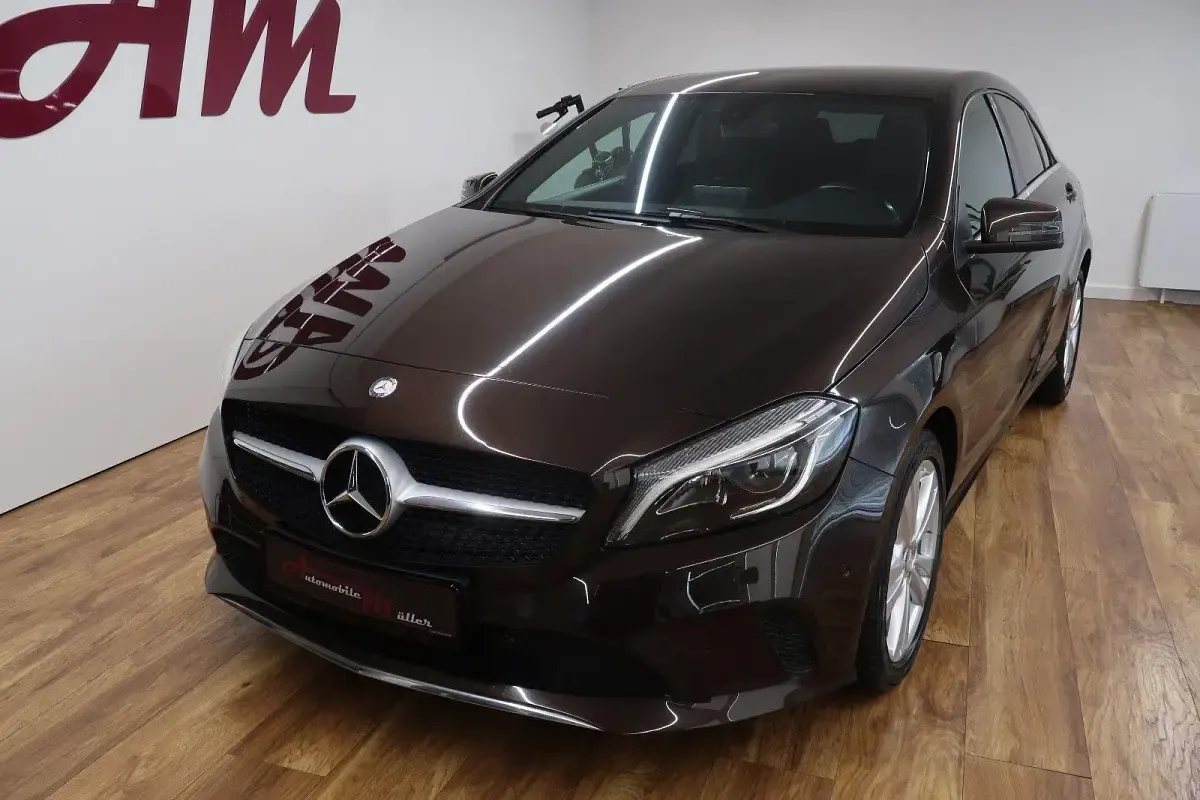 Gebraucht Mercedes A200 136 PS (100 kW) 2015 Braun Limousine
