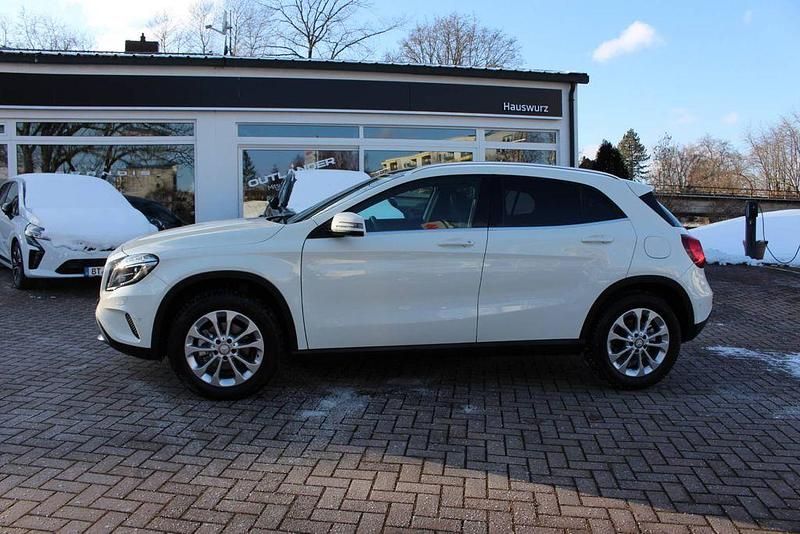 Gebraucht Mercedes GLA180 122 PS (89 kW) 2016 Weiß SUV