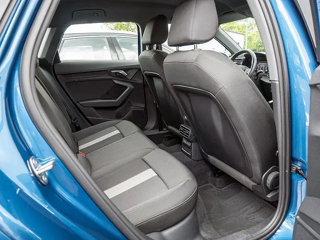 Gebraucht Audi A3 Advanced Plus 150 PS (110 kW) 2022 Blau Limousine