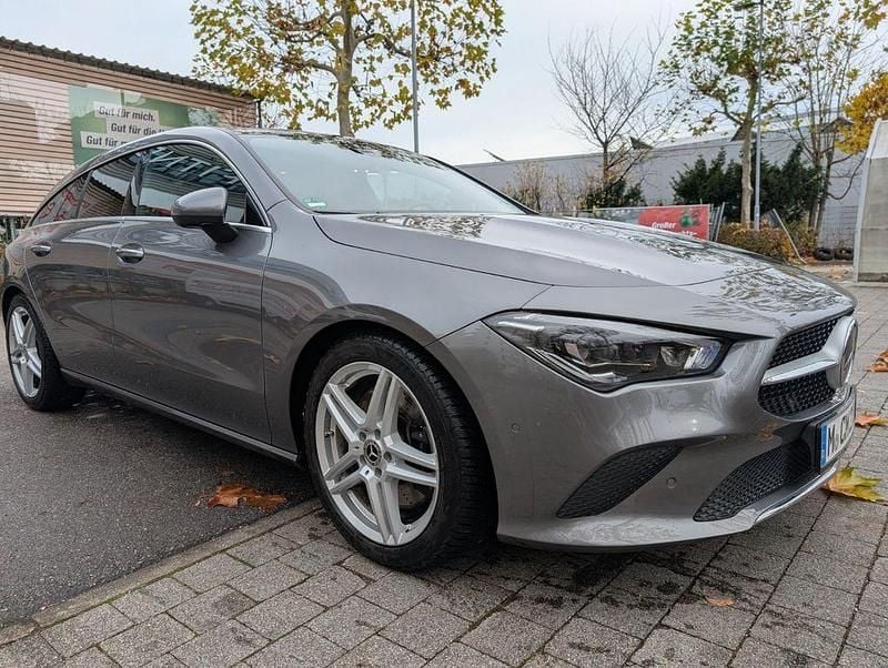 Silber Gebraucht 2019 Mercedes CLA180 Shooting Brake Kombi | 21.600 € (Superpreis) - Bild 1/4