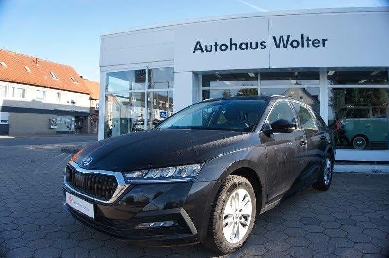 Schwarz Gebraucht 2022 Skoda Octavia Ambition Kombi | 17.861 € (Teuer) - Bild 1/4