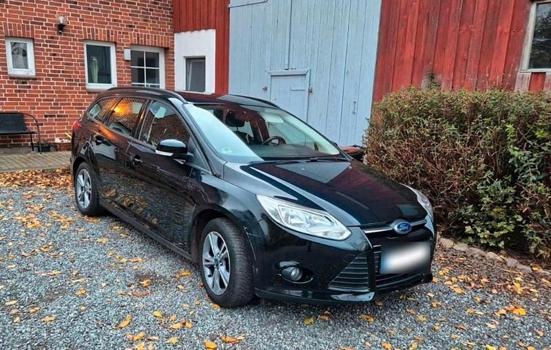 Gebraucht Ford Focus 101 PS (74 kW) 2013 Schwarz Kombi