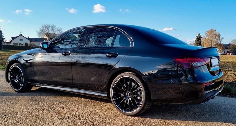 Gebraucht Mercedes E450 Night 367 PS (269 kW) 2023 Schwarz Limousine