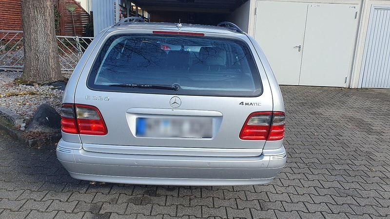 Gebraucht Mercedes E320 Avantgarde 224 PS (164 kW) 2002 Silber Kombi