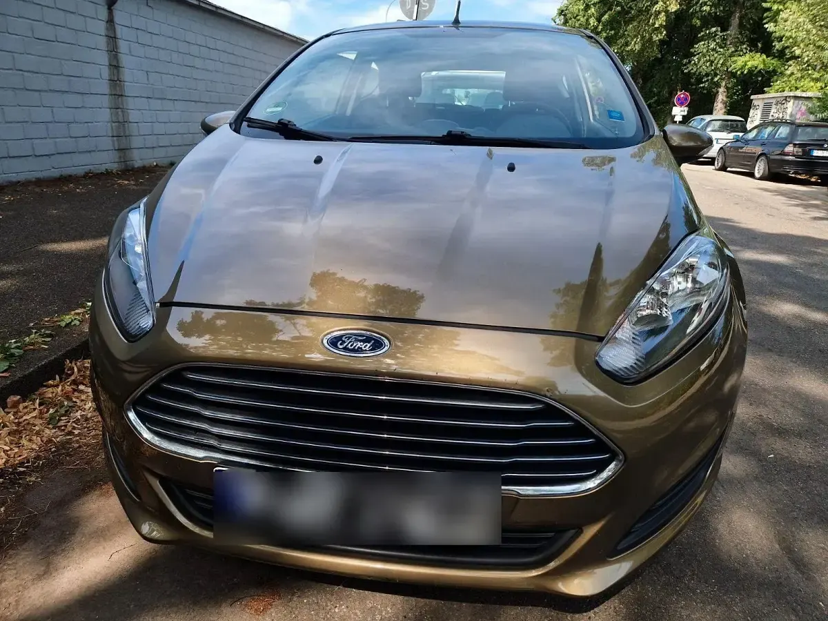 Gebraucht Ford Fiesta 101 PS (74 kW) 2013 Gold Kleinwagen