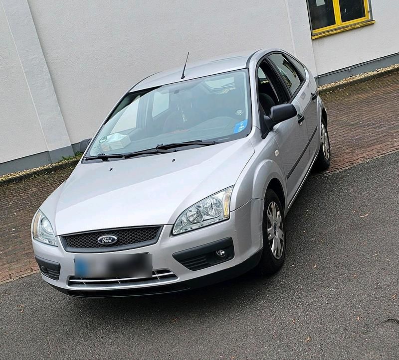Gebraucht Ford Focus 101 PS (74 kW) 2004 Silber Limousine