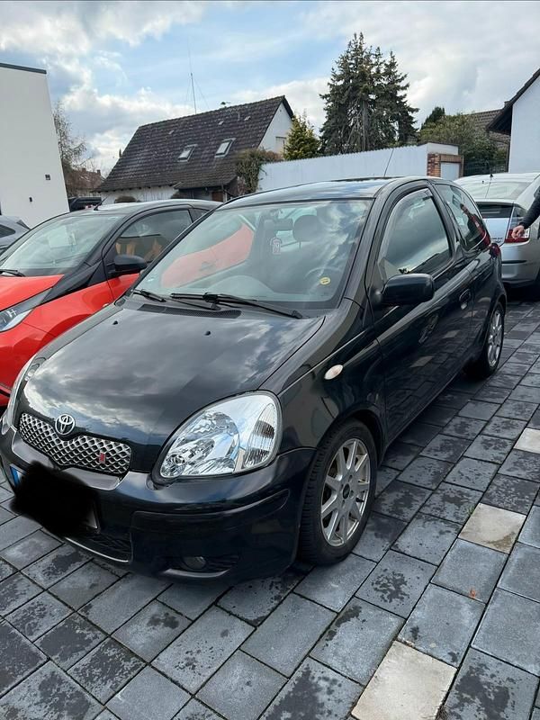 Gebraucht Toyota Yaris 87 PS (63 kW) 2001 Schwarz Kleinwagen