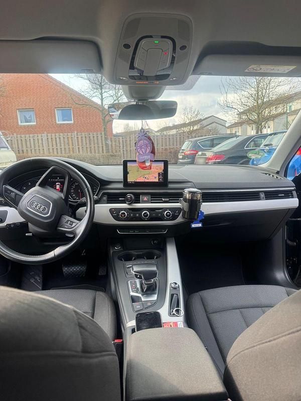 Gebraucht Audi A4 Advanced 190 PS (139 kW) 2019 Schwarz Kombi