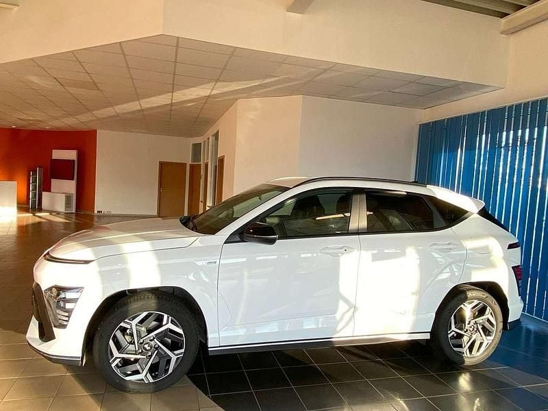 Gebraucht Hyundai Kona N Line 120 PS (88 kW) 2024 Atlas white SUV