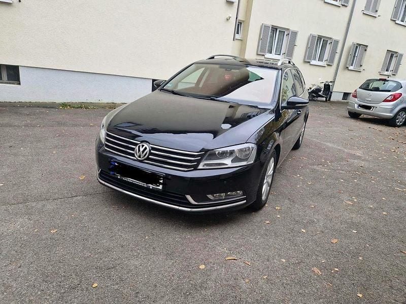 Schwarz Gebraucht 2011 VW Passat Comfortline Kombi | 5.900 € (Fairer Preis) - Bild 1/4