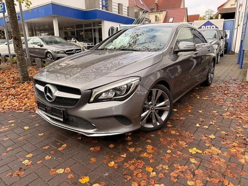 Grau Gebraucht 2017 Mercedes CLA180 Urban Limousine | 14.950 € (Guter Preis) - Bild 1/4